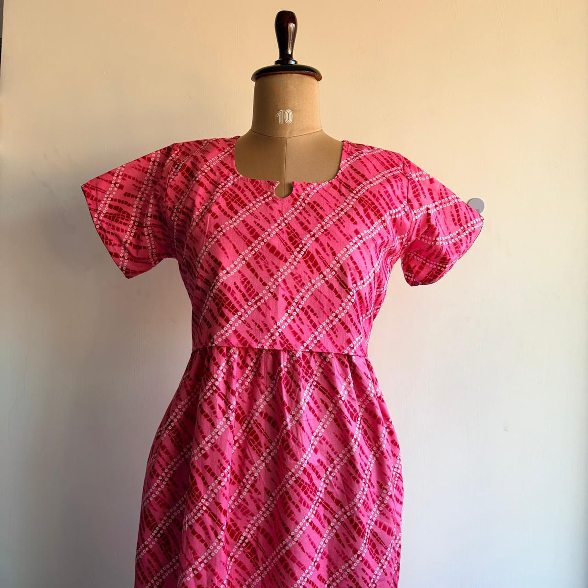 Peach Bandhani Printed Premium Cotton Buttonless Zipless Short Maternity Nighty | Free Size | Chest Width 44″| Length 46″