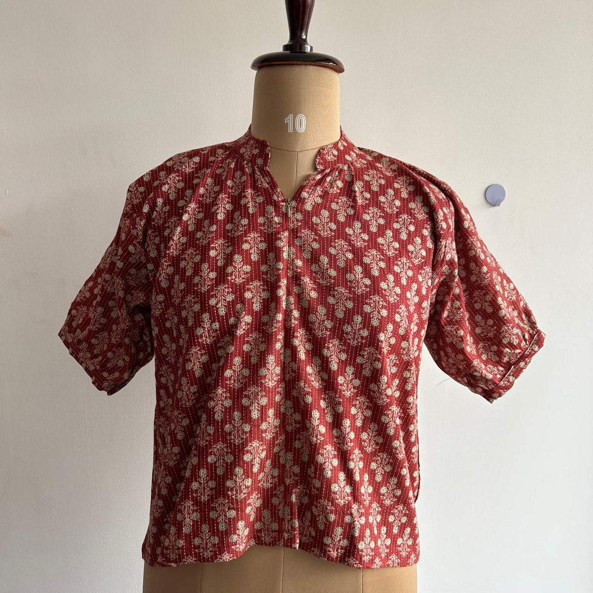 Maroon Floral Printed Kantha Cotton Short Feeding Top With Centre Long Zip And Puff Sleeve | Free Size |