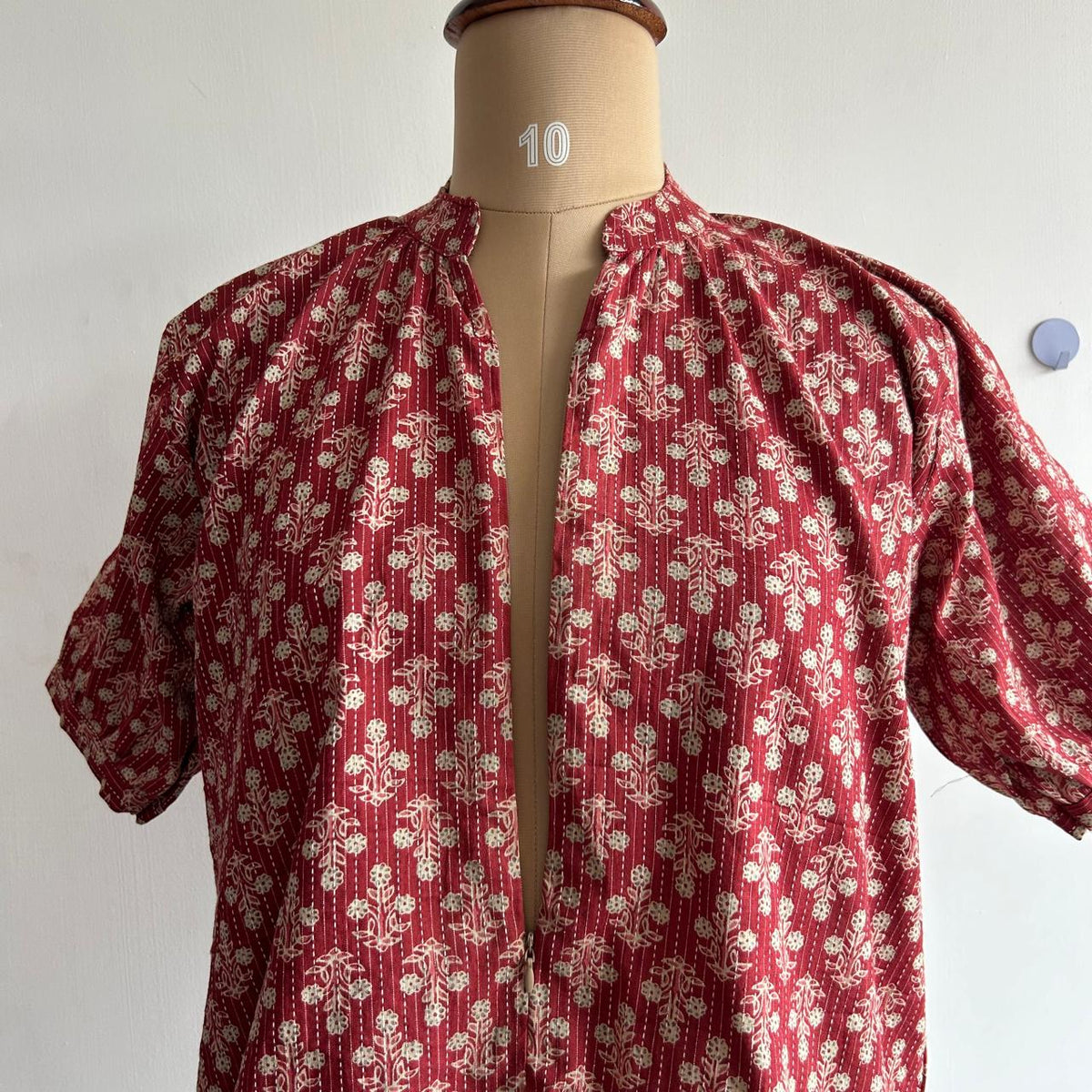 Maroon Floral Printed Kantha Cotton Short Feeding Top With Centre Long Zip And Puff Sleeve | Free Size |