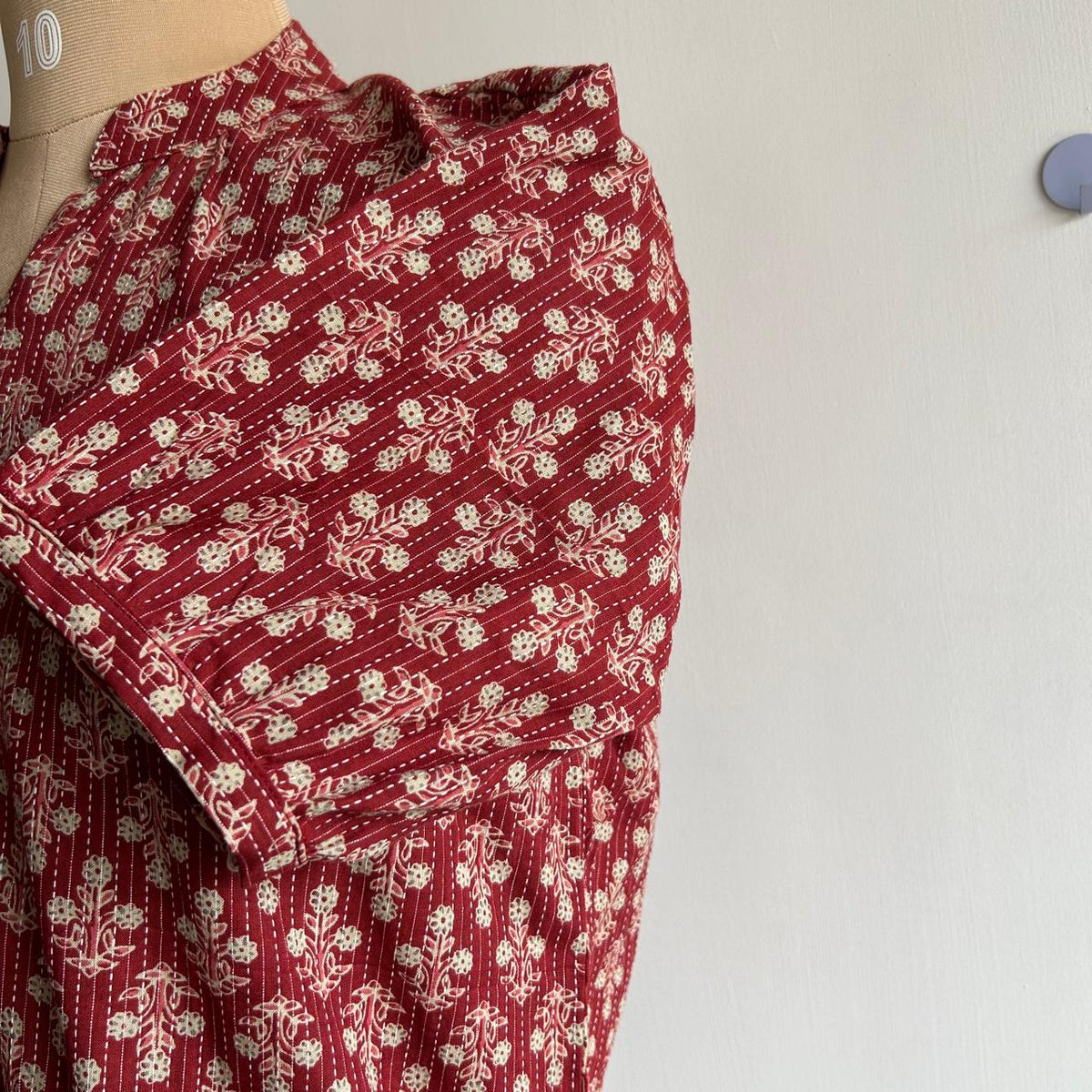 Maroon Floral Printed Kantha Cotton Short Feeding Top With Centre Long Zip And Puff Sleeve | Free Size |