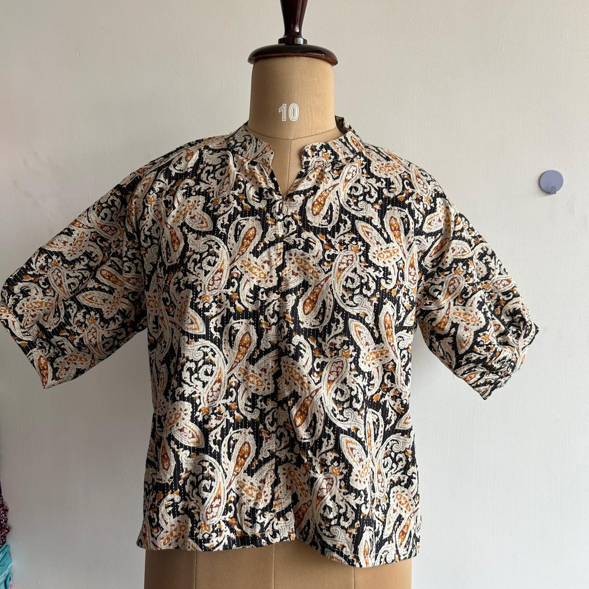 Black Kalamkari Printed Kantha Cotton Short Feeding Top With Centre Long Zip And Puff Sleeve | Free Size |