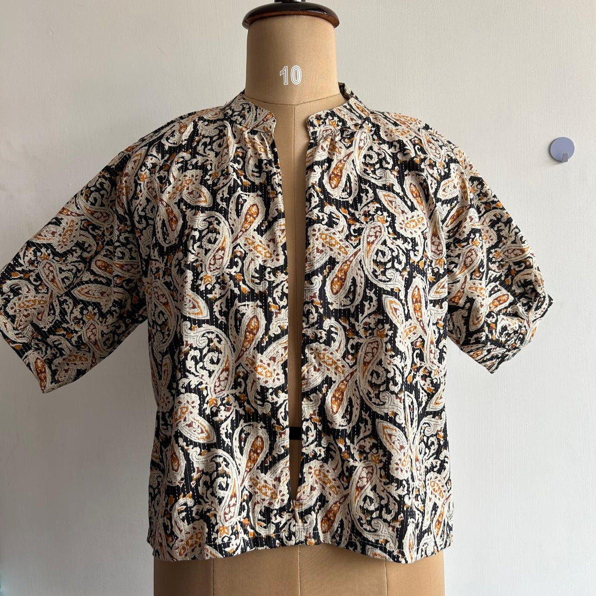 Black Kalamkari Printed Kantha Cotton Short Feeding Top With Centre Long Zip And Puff Sleeve | Free Size |