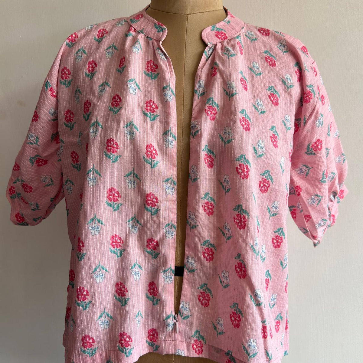 Pink Floral Printed Kantha Cotton Short Feeding Top With Centre Long Zip And Puff Sleeve | Free Size |