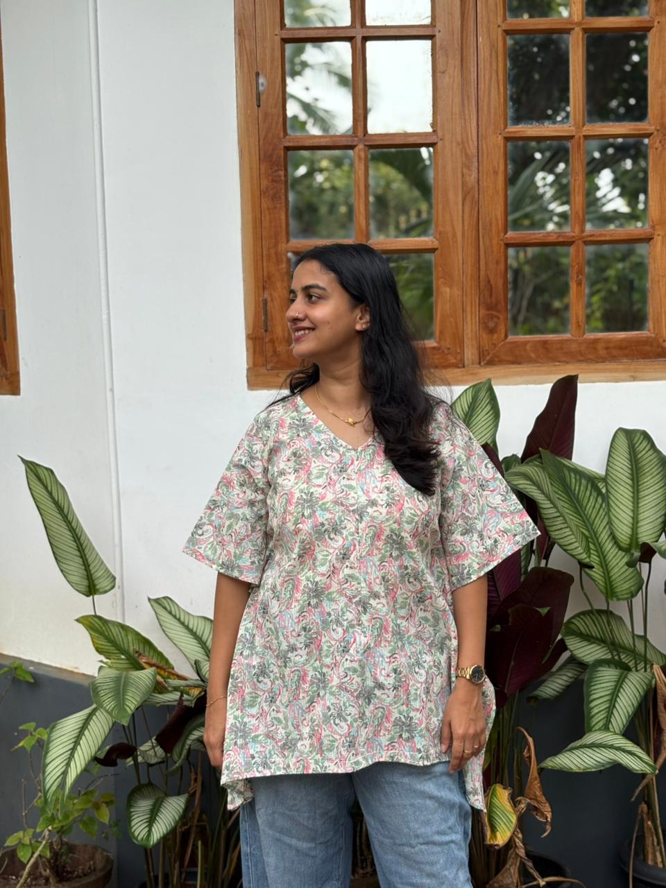 Peach And White Printed Kantha Cotton Short Feeding Kaftan | Free Size |