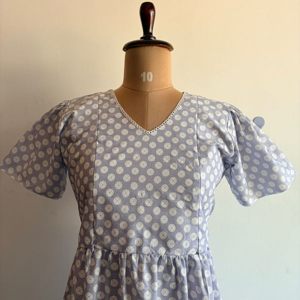 Lavender Floral Printed Cambric Cotton V Neck Puff Sleeve Feeding Gown With Two Side Invisible Zip And Back Tie | Free Size |