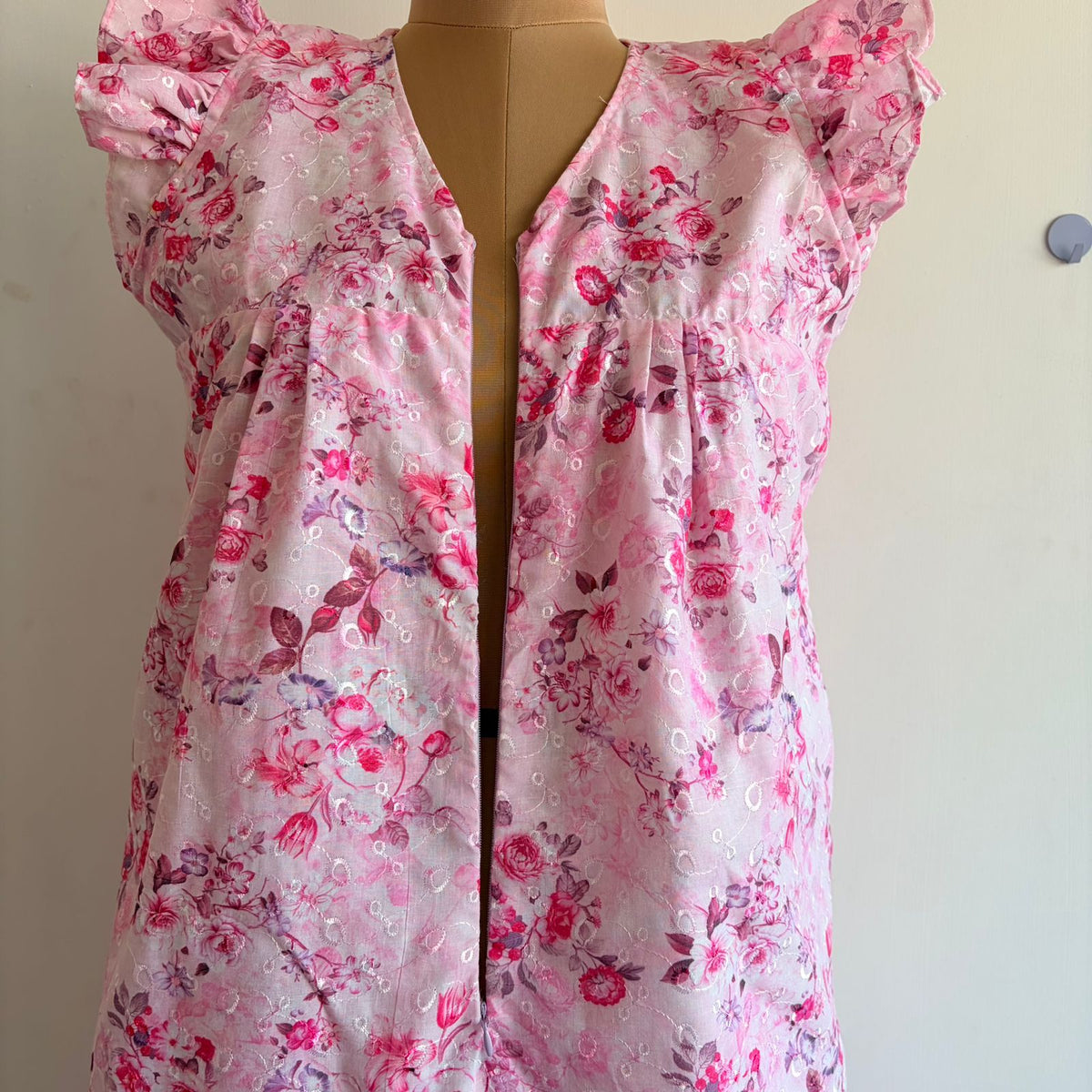 Pastel Pink Floral Hakoba V- Neck Ruffle Sleeve Long Zip Short Maternity Gown | Free Size | Chest Width 44″| Length 44″