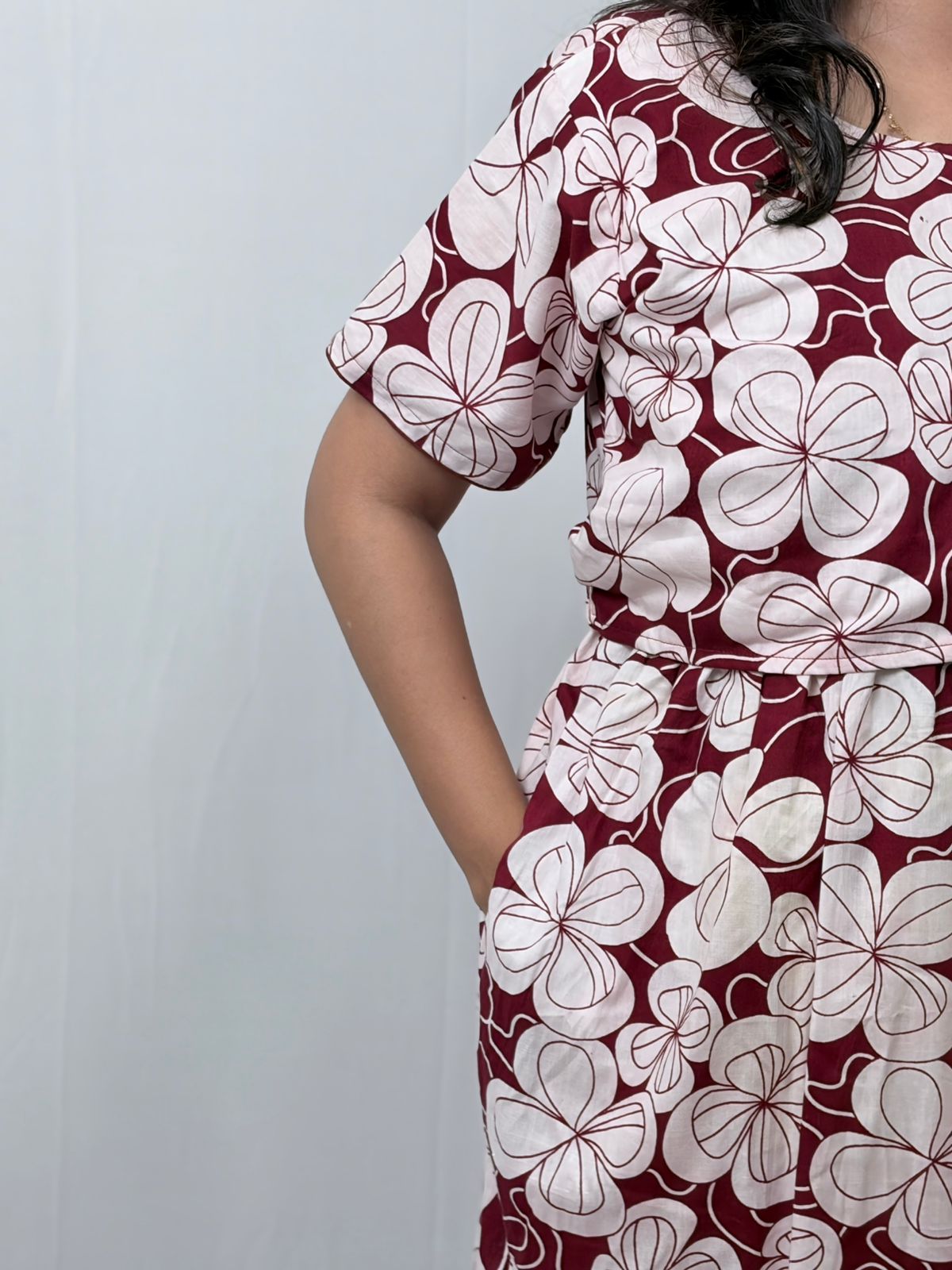 Maroon And White Floral Printed Premium Cotton Buttonless Zipless Short Maternity Nighty | Free Size | Chest Width 44″| Length 46″