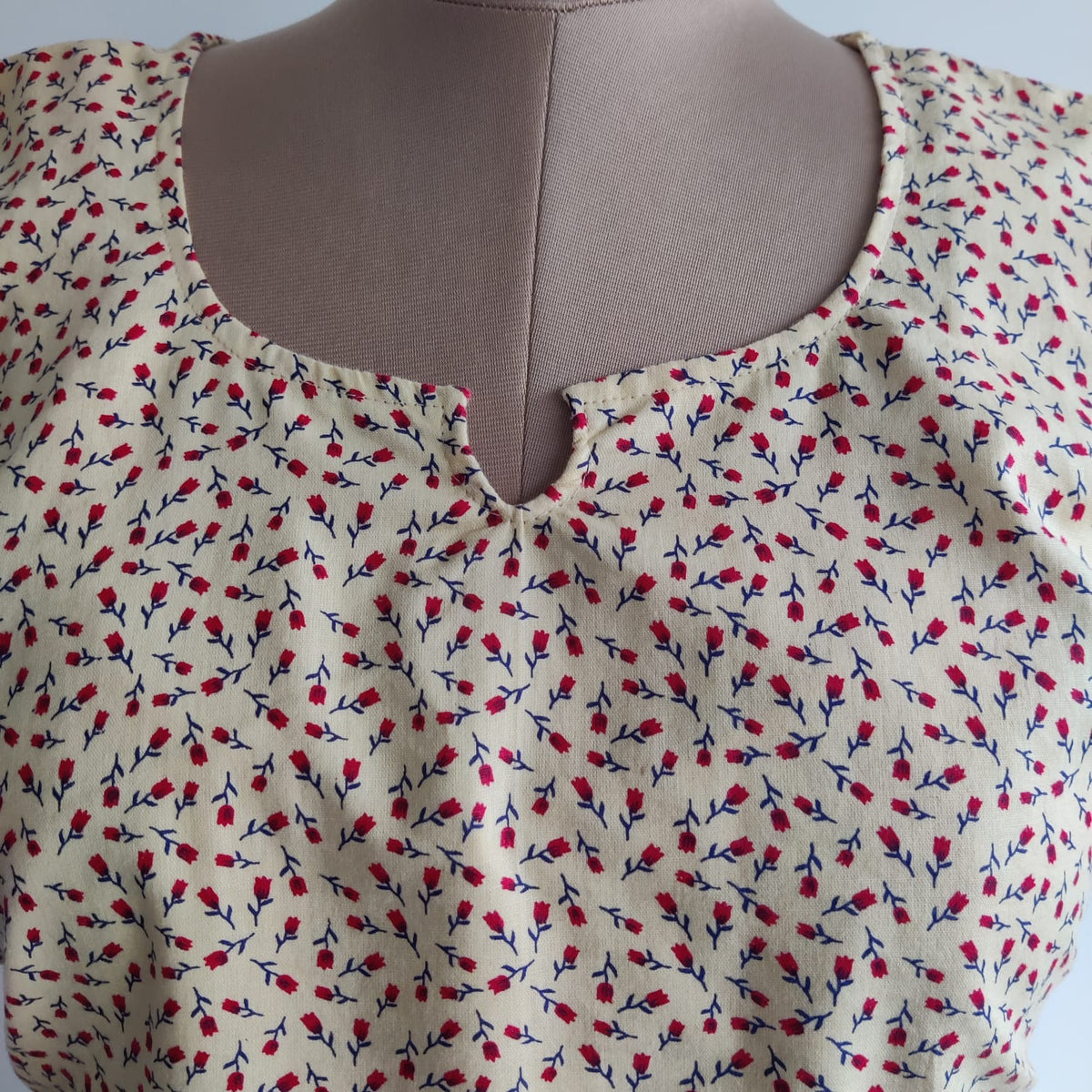 Garage Sale - Cream Printed Premium Cotton Buttonless Zipless Short Maternity Nighty | Free Size | Chest Width 44″| Length 46″