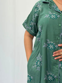 Green Floral Printed Alfine Full Open Long Polo Shirt Dress | Side Pocket | Free Size | Chest Width 44″| Length 44″