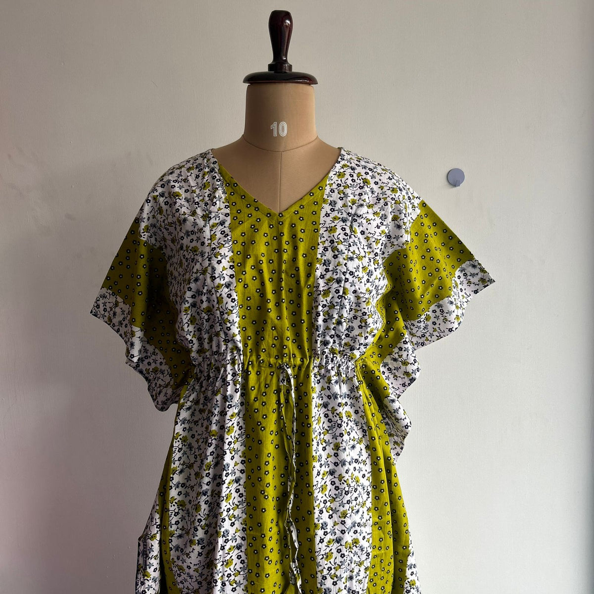Green And White Floral Printed Feeding Kaftan | Free Size | Chest Width 44″| Length 56″|